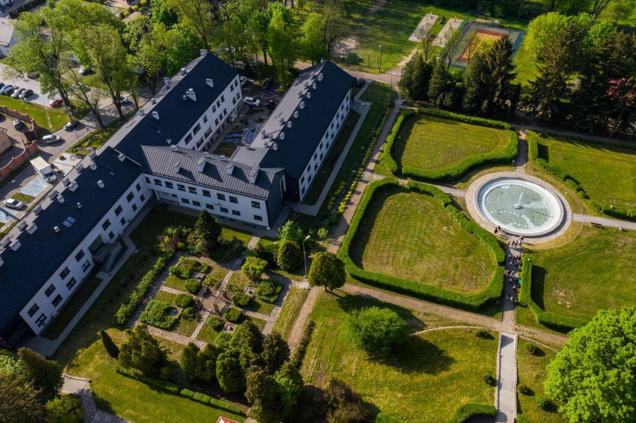 Centrum Rehabilitacji Spolecznej I Zawodowej Zaz Sloneczne Wzgorze Тарнув Екстер'єр фото
